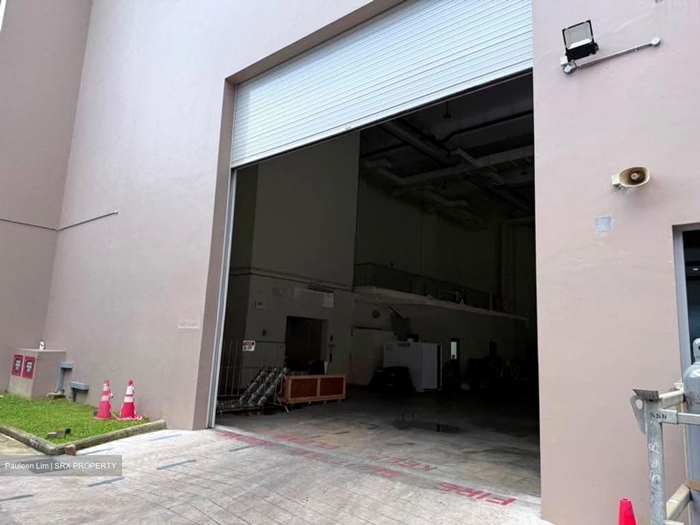 Attap Valley Road (D27), Warehouse #630275331